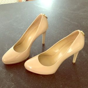Nude Pumps